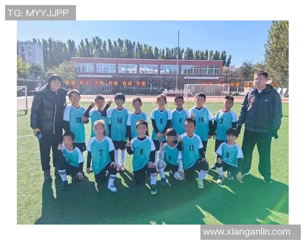 足球巨星齐聚一堂合影留念 展现无尽荣耀与团结精神